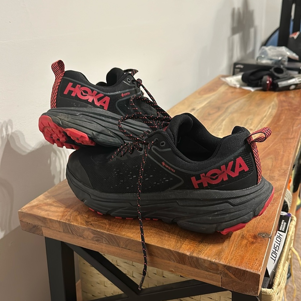 Women’s Hoka Challenger goretex